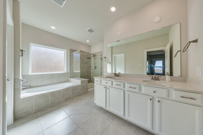 Building Photo - 12930 Royal Ann Wy