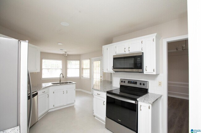 Building Photo - 123 Braxton Way