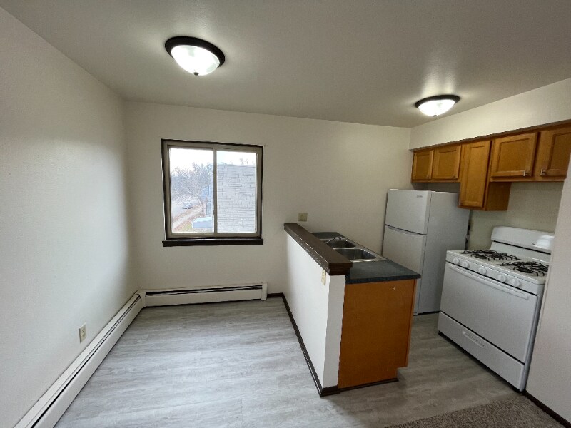 Building Photo - 2111 S 60th St