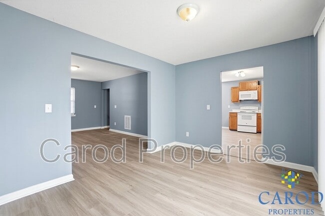 Building Photo - 2713 Daffodil Dr