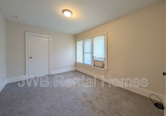 Building Photo - 2022 Dellwood Ave