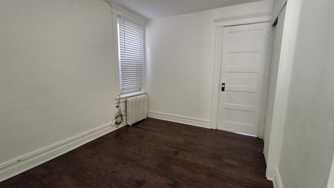 Building Photo - 117 57th St