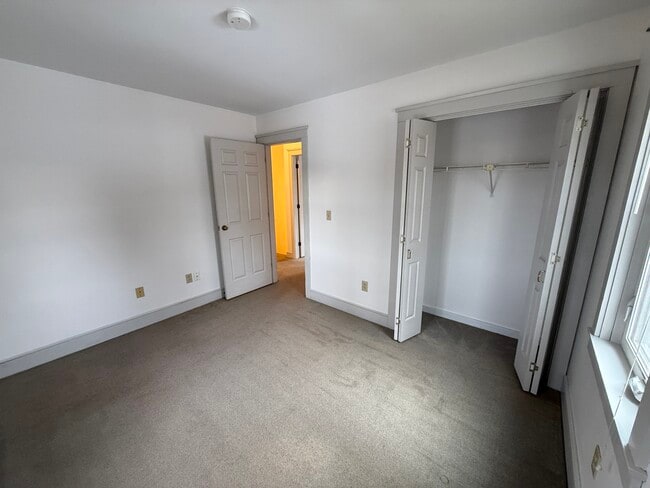 Building Photo - 112-116 EAP