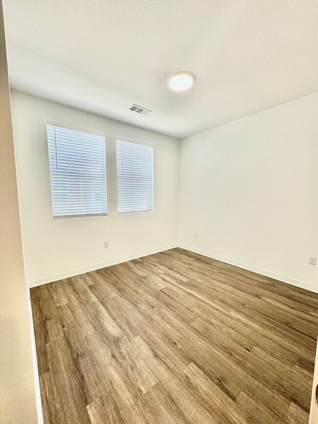 Building Photo - Modern 3B/3B Townhome in Covina