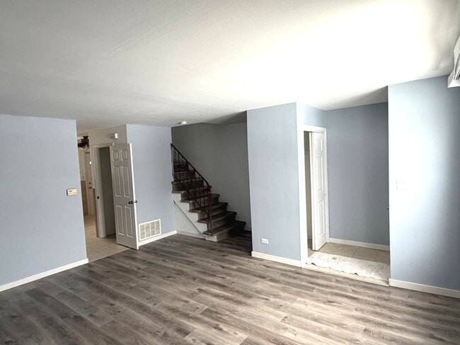 Building Photo - 1322 Fargo Ave