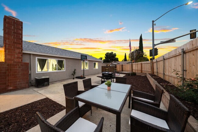 Building Photo - 9827 San Diego St