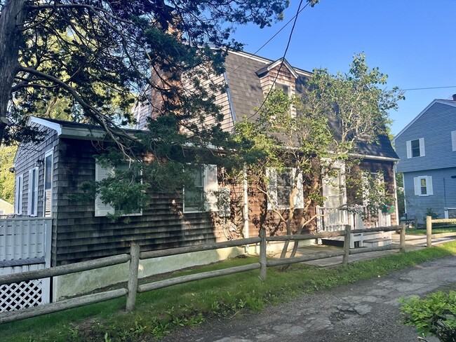 Building Photo - 5 High St Ct