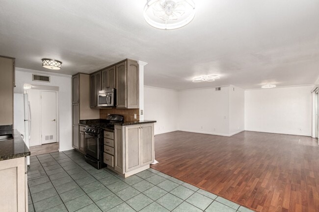 Primary Photo - Phoenix apartment in ideal location!