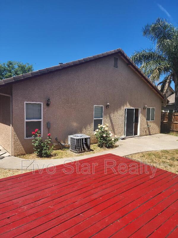 Building Photo - 1835 Woodland Dr