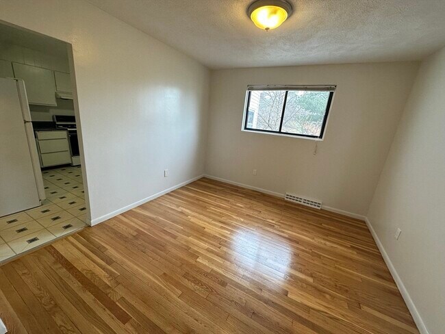 Building Photo - 36 Undine Rd