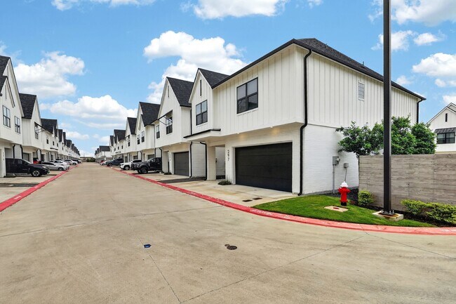 Building Photo - 297 Estates Cir
