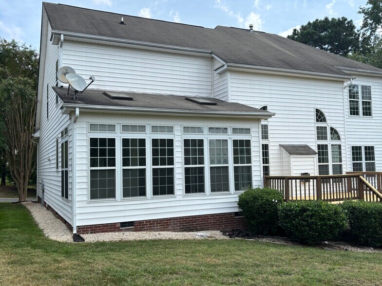 Building Photo - 15938 Wayland Dr