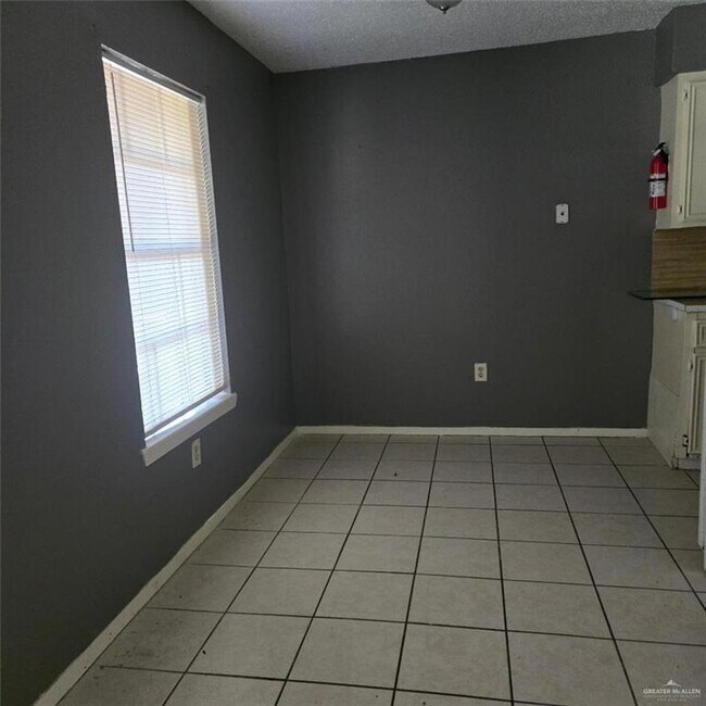 Building Photo - 9 South Dr