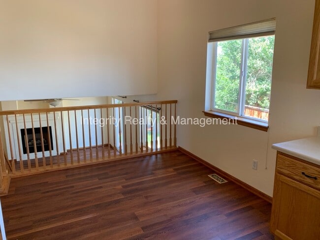 Building Photo - 9931 Saybrook St