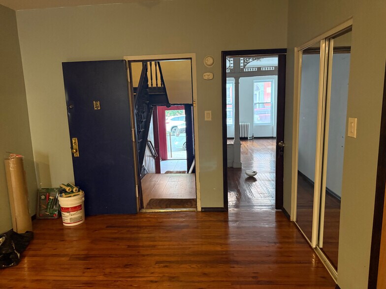 Building Photo - 546 46th St