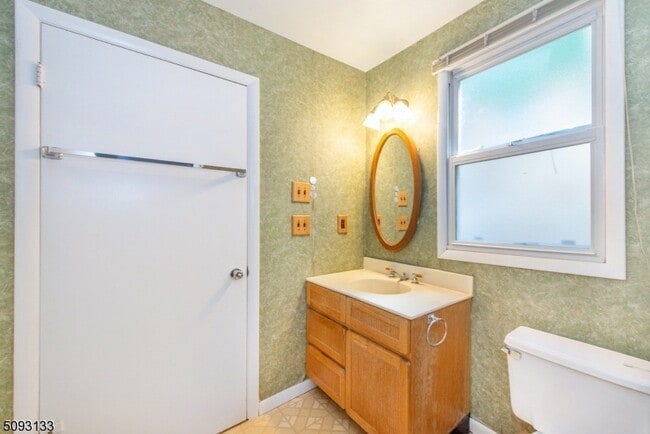 Building Photo - 21 E Shore Rd