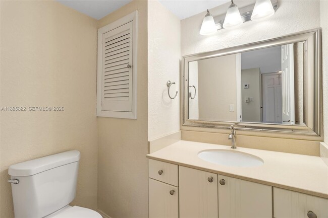 Building Photo - 9820 S Hollybrook Lake Dr