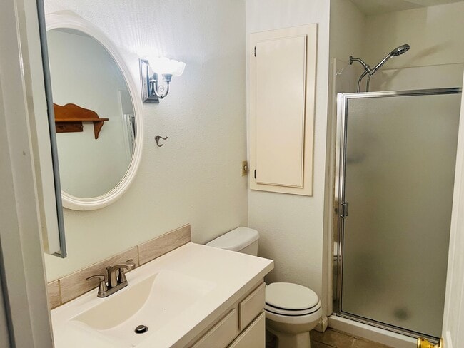 Building Photo - Charming Tualatin home on corner lot!