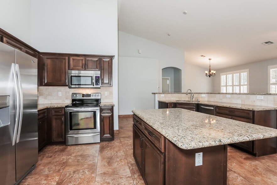 Building Photo - 20960 E Via Del Rancho Rd