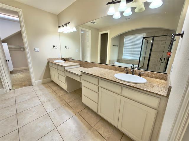 Building Photo - 408 Paluxy Dr