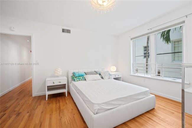 Building Photo - 1018 Meridian Ave