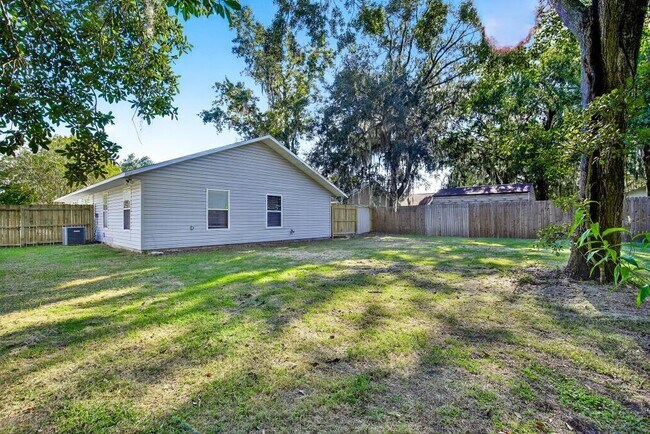Building Photo - 2126 Center Way