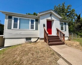 Building Photo - Three bedroom on golf course
