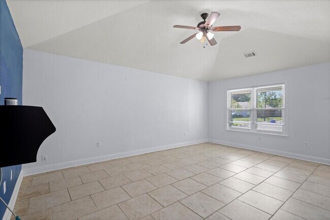 Building Photo - 15116 Rosewood St