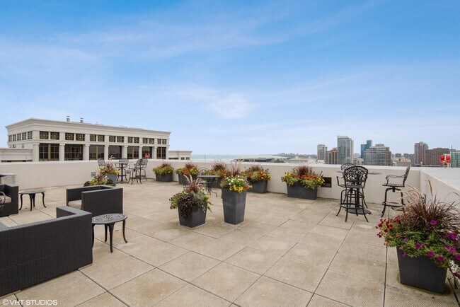 Building Photo - 1322 S Prairie Ave