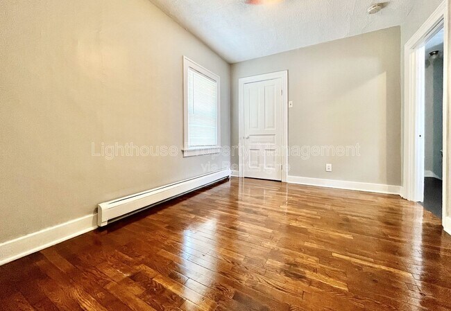 Building Photo - 429 Carrier St NE