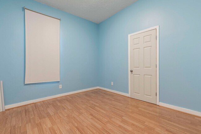 Building Photo - 522 Zane St