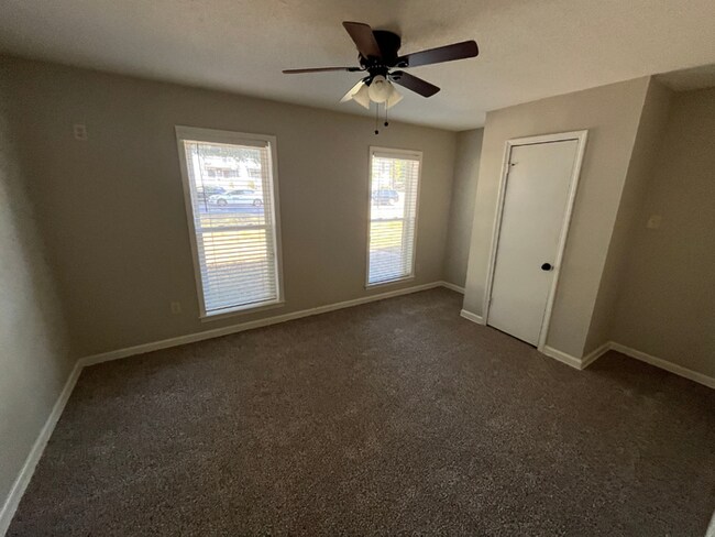 Building Photo - Spacious 4BR/2BA Memphis Home | 1,913 Sq Ft, Hardwood Floors, Brick Fireplace & Fenced Yard