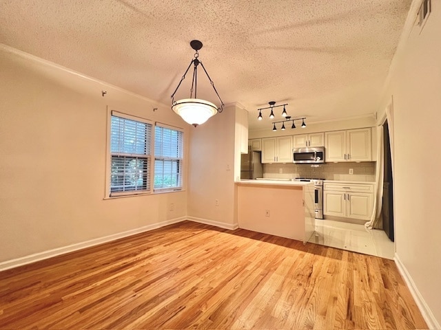 Building Photo - 26 Arpege Way NW