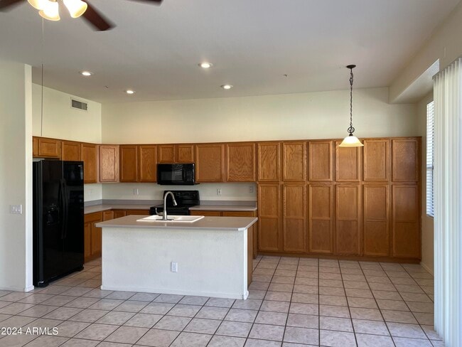 Building Photo - 7322 E Gallego Ln