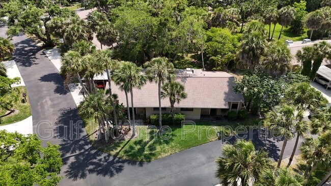Building Photo - 5037 Village Garden Dr