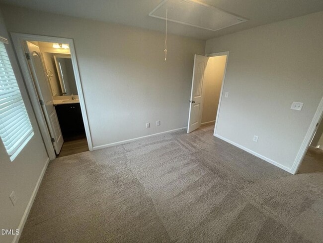 Building Photo - 1102 Peony Ln