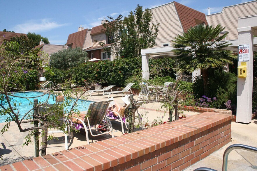 Building Photo - 13065 Mindanao Way
