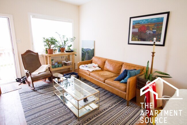 Building Photo - 2223 N Sawyer Ave