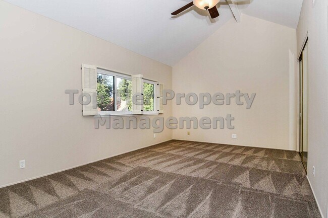 Building Photo - Beautiful 3 Bd/2.5 Ba/1697 sf Walnut Creek townhouse in desirable neighborhood! Available April 1st!