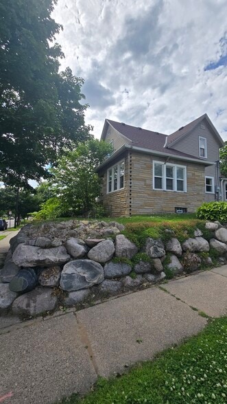 Building Photo - 683 Maryland Ave W