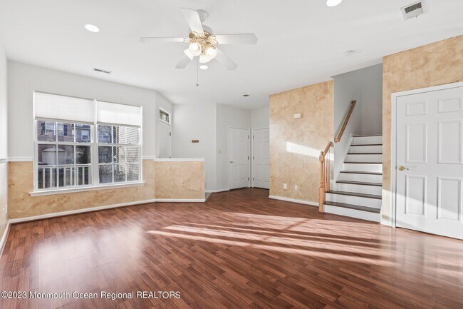 Building Photo - 19 Persimmon Ln