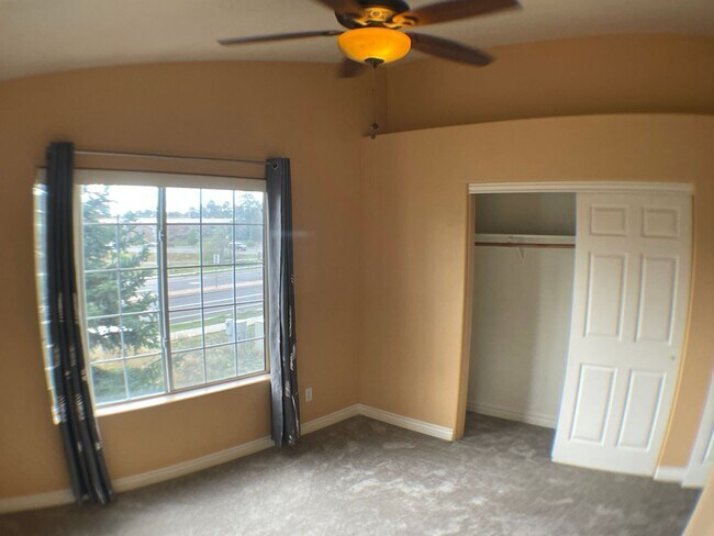 Building Photo - Townhouse in University heights COMING SOON!