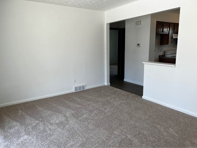 Building Photo - Green Acres - 4963-4967