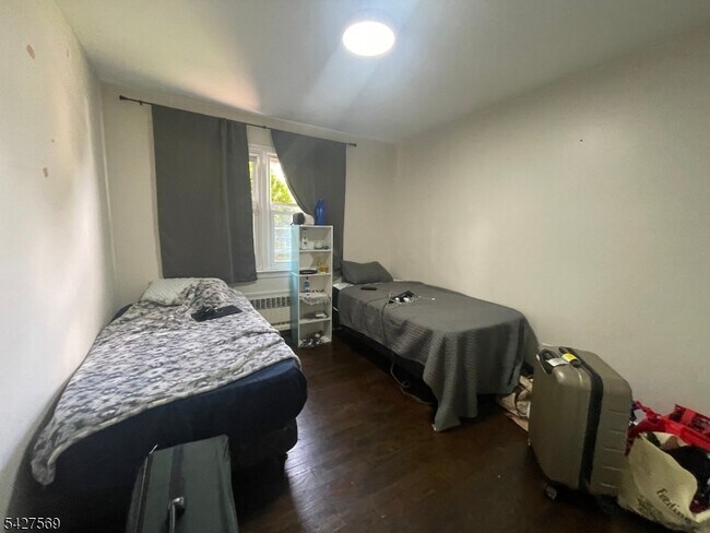 Building Photo - 1065 Sayre Rd S