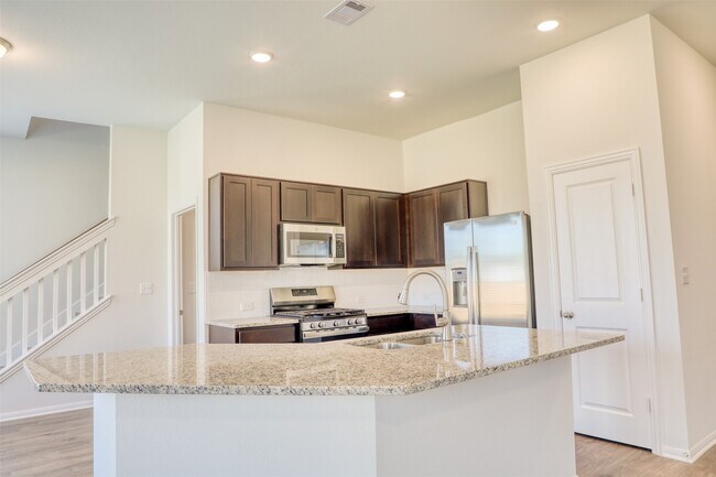 Building Photo - 410 Magnolia Ln