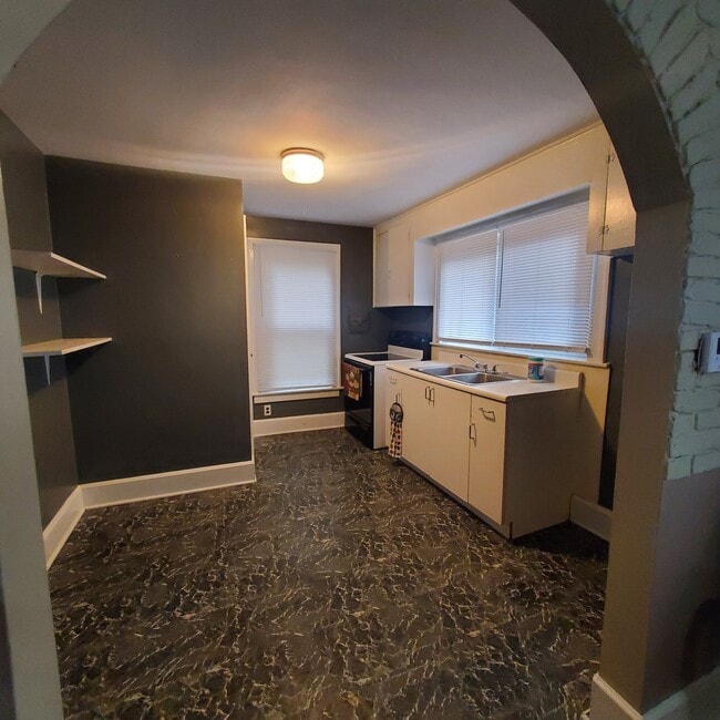 Building Photo - 1731 Highland St