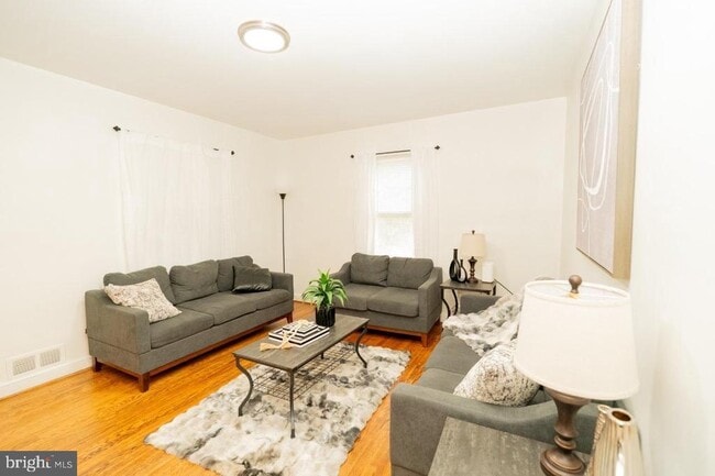 Building Photo - 1037 16th St S