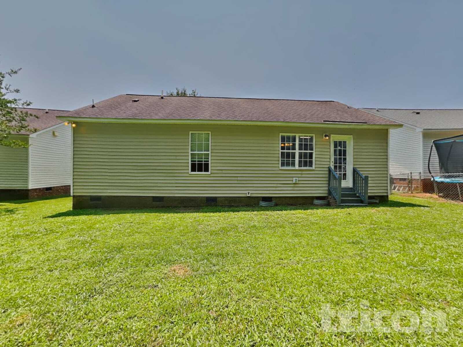 Building Photo - 2112 McKinnon Dr