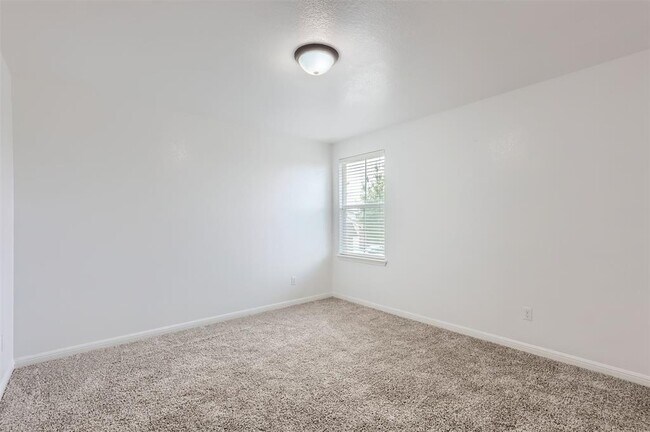 Building Photo - 131 Lavaca Loop