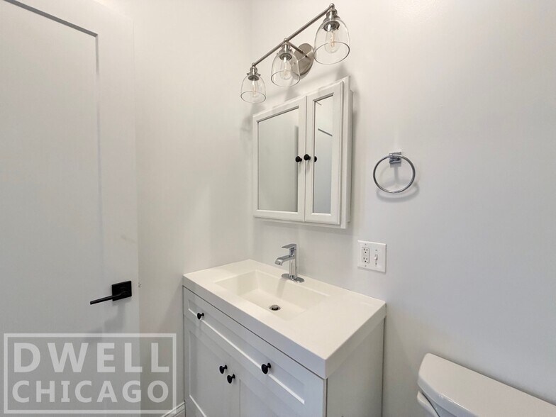 Building Photo - 3409 W Fullerton Ave